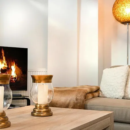 Penthouse In By Lift & Panoramic Views Apartman *