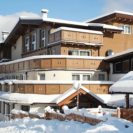 Penthouse In By Lift & Panoramic Views Apartman