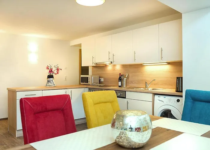 Penthouse In By Lift & Panoramic Views نيديراو