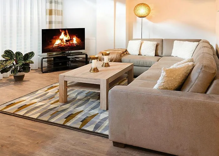 Penthouse In By Lift & Panoramic Views *