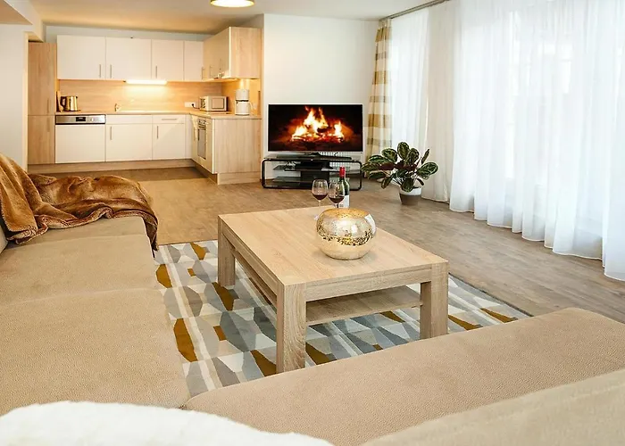 Penthouse In By Lift & Panoramic Views شقة *