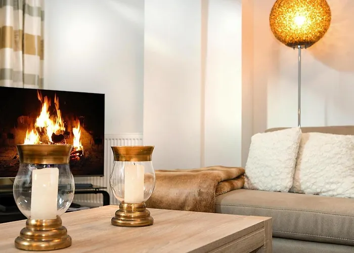 Penthouse In By Lift & Panoramic Views شقة *