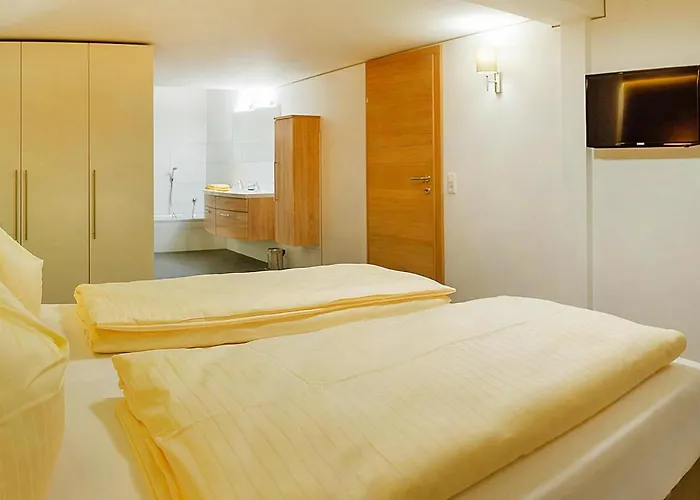 Penthouse In By Lift & Panoramic Views *